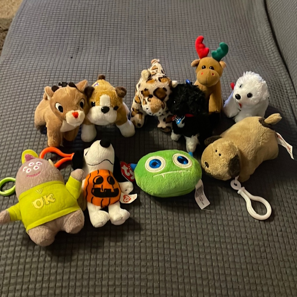 Various small animals with clips.